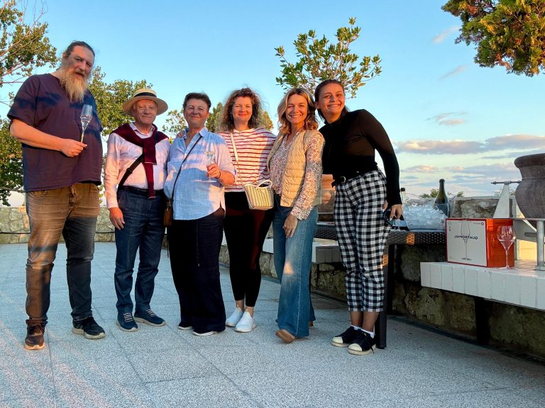 Echipa Wines of Romania alături de familia Stoica la Crama Avincis, Domeniul Vila Dobrușa