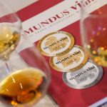 Mundus Vini – Pahare de vin și medalii, simboluri ale recunoașterii internaționale a vinurilor românești.
