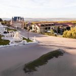 În inima Transilvaniei, la Wonderland Resort Cluj, 40 de jurnaliști și creatori de conținut din 12 țări au descoperit poveștile și aromele vinului românesc. Un cadru spectaculos pentru un eveniment care a adus România pe harta internațională a vinului.